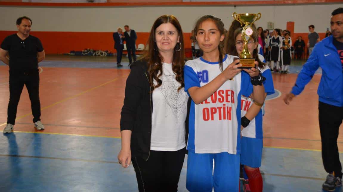Kız Futsal Takımımız Dördüncülük Kupası Aldı